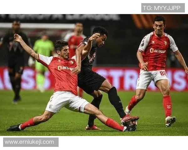 法伦斯与布拉加的激烈对决揭示了葡超联赛的竞争魅力与球队实力较量 法伦斯与布拉加的激烈对决揭示了葡超联赛的竞争魅力与球队实力较量