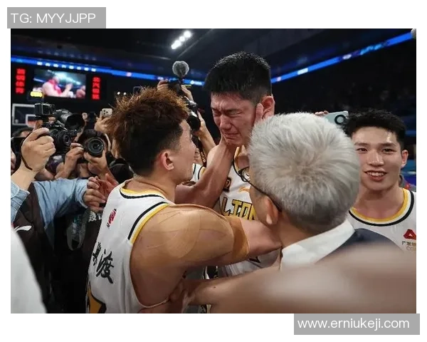 胡金秋：从青涩新秀到篮球明星的成长之路与未来展望